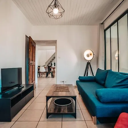 Maison De Village Cosy Avec Terrasse Privee Casa de Férias *
